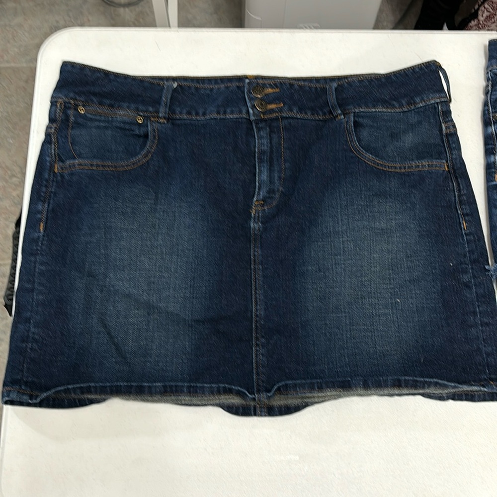 Old Navy size 16 dark denim mini skirt